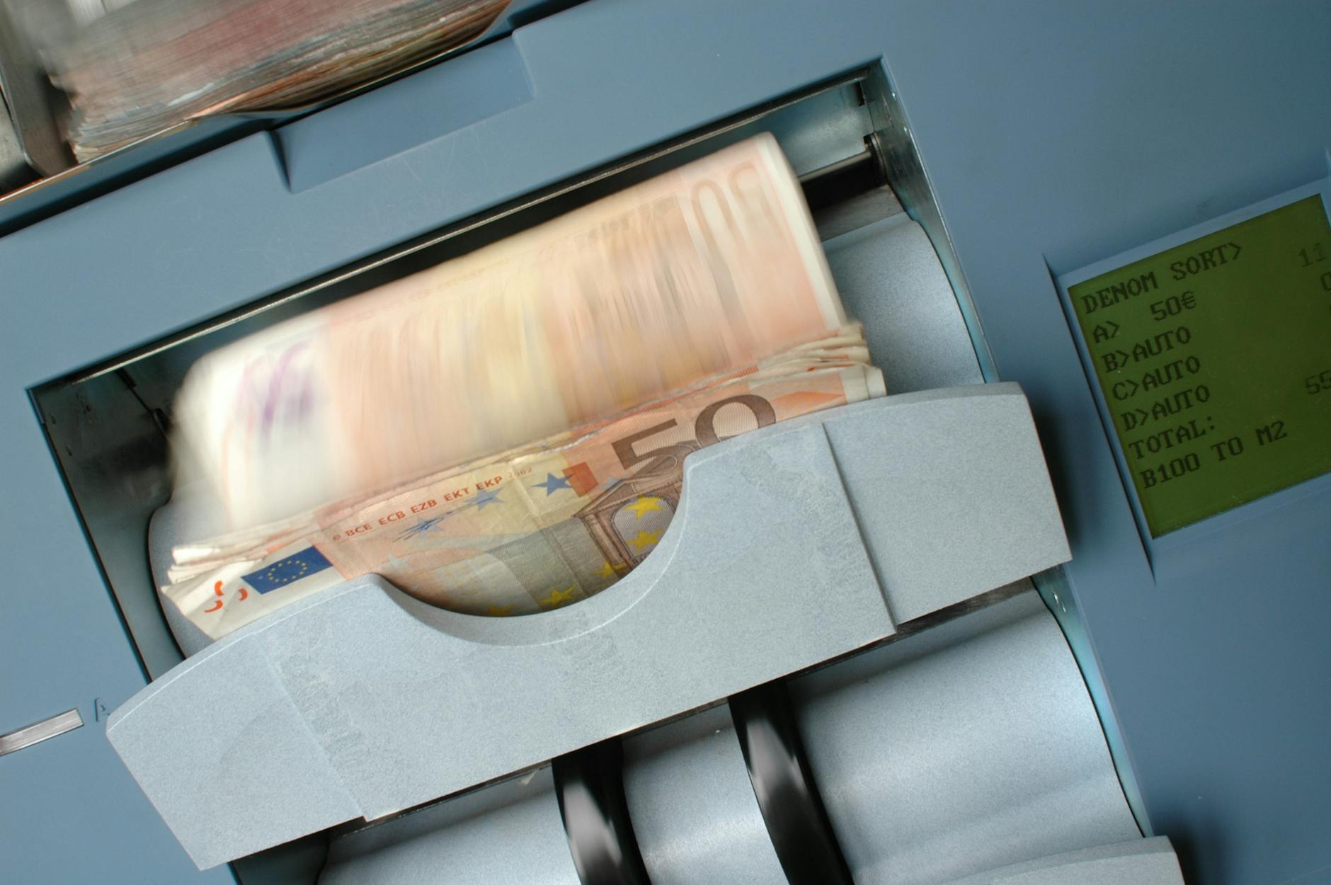 Colectarea Lead-urilor cu AI: Întrebări de Calificare și Date Gata de CRM