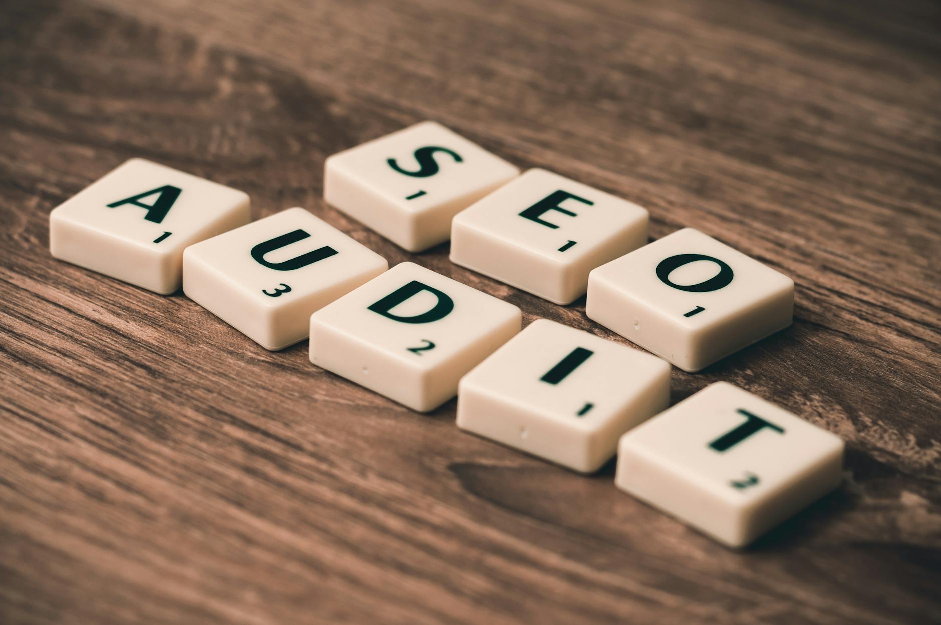 SEO și Publicare cu AI: Cum Să Optimizezi Linkurile Interne, Tag-urile și Cuvintele Cheie