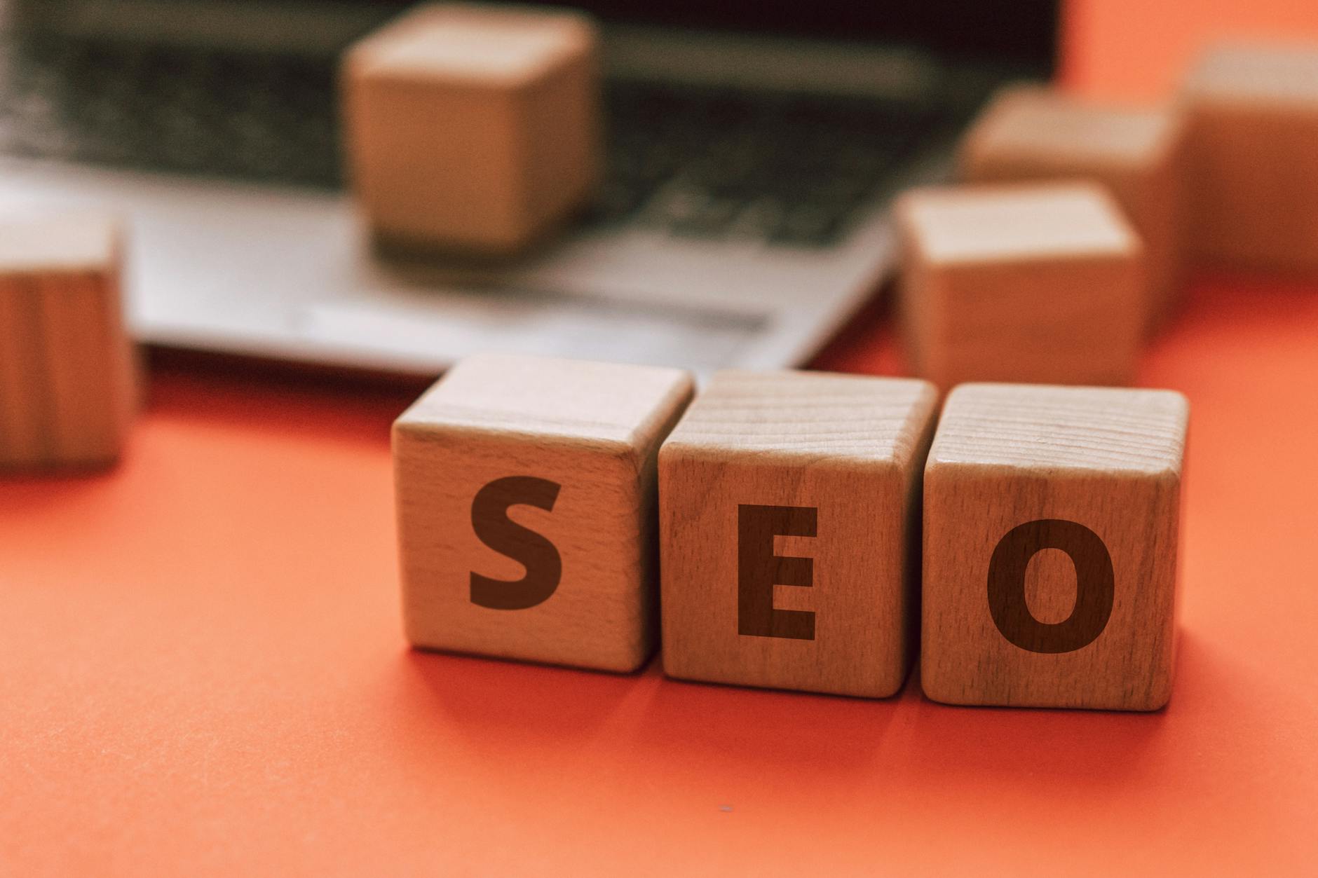 SEO Tehnic pentru Site-uri AI: Schema, FAQ-uri și GEO