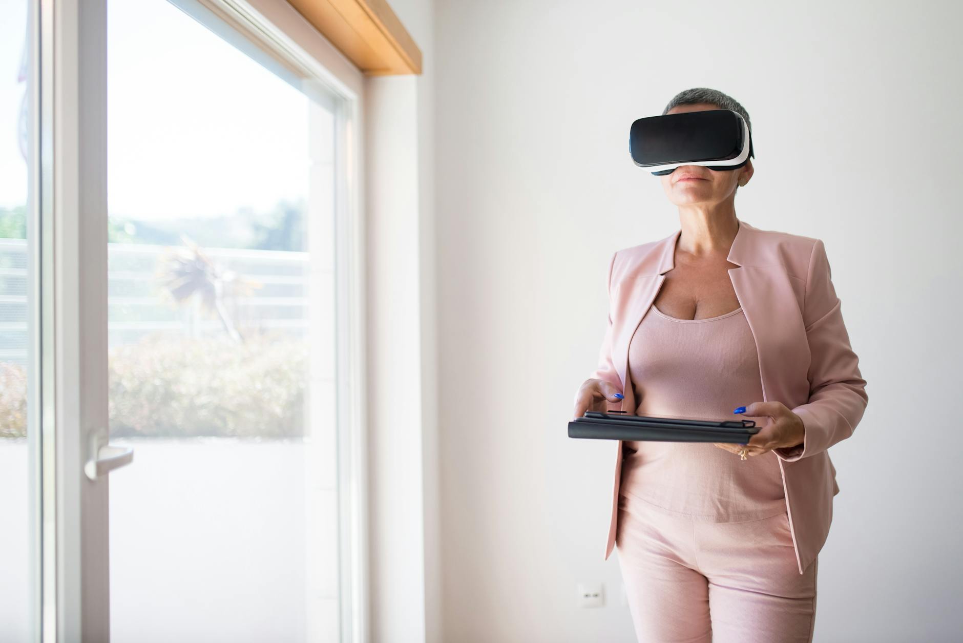 AI vs Agenți Umani în Imobiliare: De Ce Ai Nevoie de Ambele pentru a Scalezi Agenția