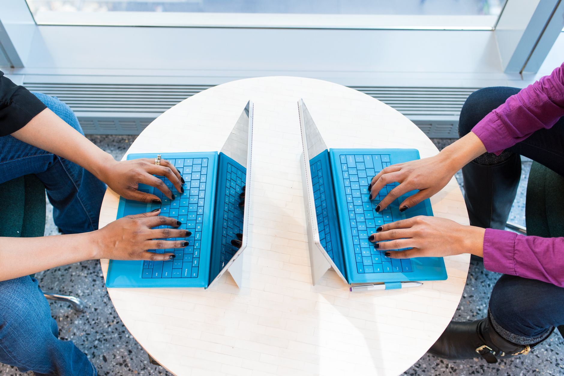 De ce companiile au nevoie de AI conectat la CRM